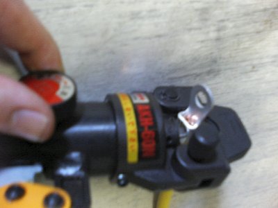 油圧式圧着工具の圧着解除